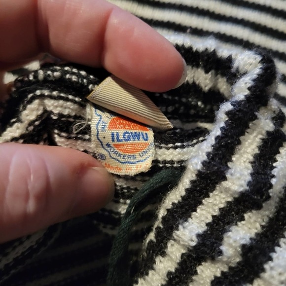 Liz claiborne vintage women's two piece sweater jacket and skirt size small - Picture 13 of 13